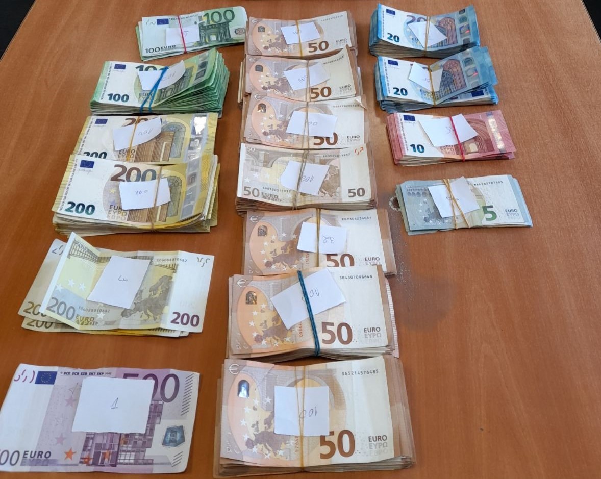 Buzdolabına Sakladığı 62 Bin 770 Euro Gümrükte Yakalandı