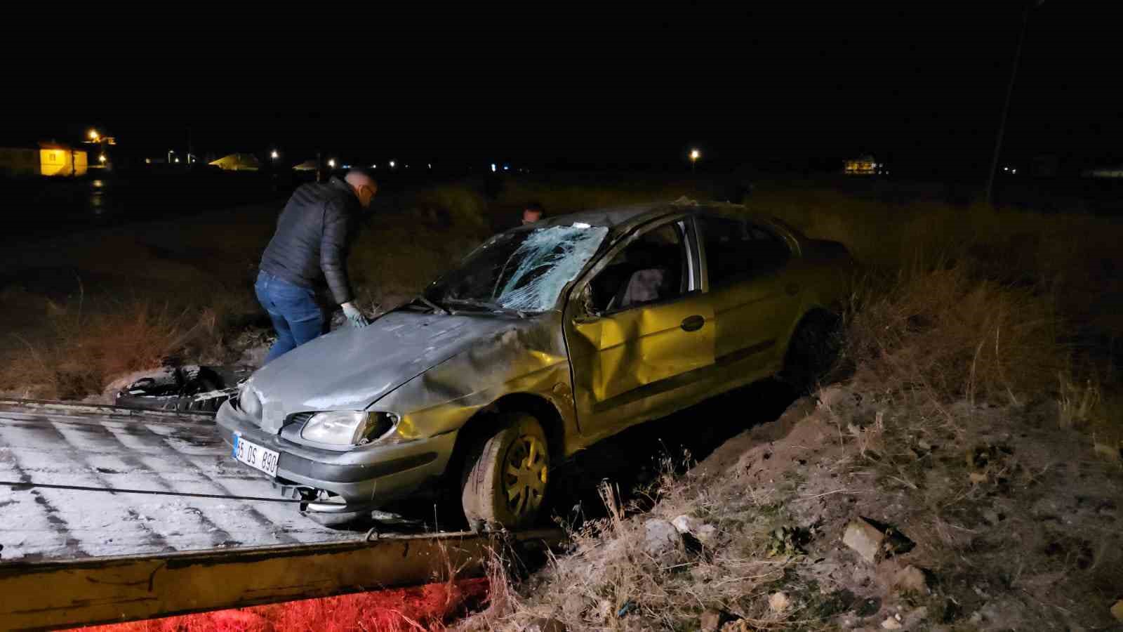 Buzlanan Yolda Otomobil Takla Attı: 3 Yaralı