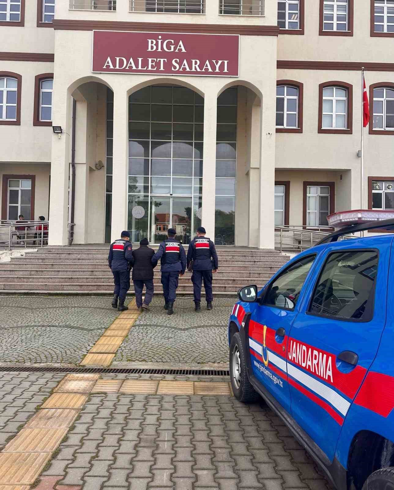 Çanakkalede 7 Yıl 11 Ay Hapis Cezasıyla Aranan Şahıs Yakalandı