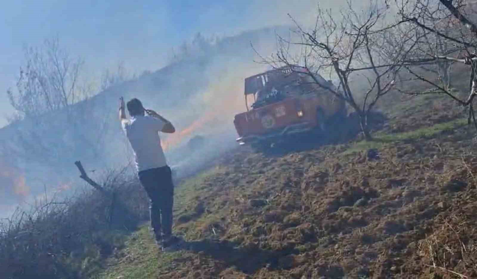 Çanakkalede Tarım Arazisinde Çıkan Yangın Ormanlık Alana Sıçradı