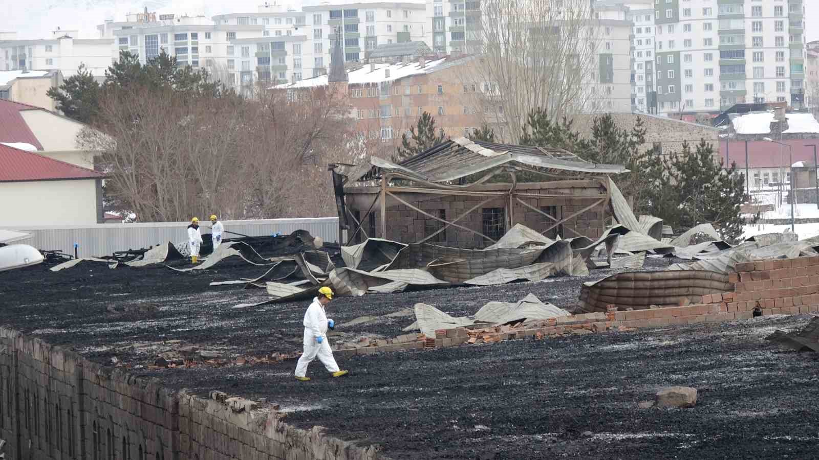 Çatısı Yanan Tarihi Binada İnceleme