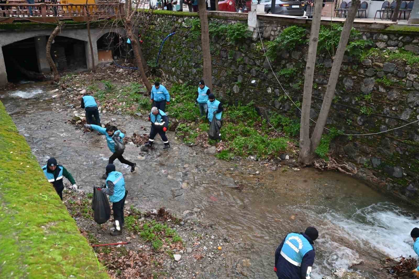 Çevresi Tarihle Çevrili Olan Çaybaşı Deresinde Hummalı Çalışma