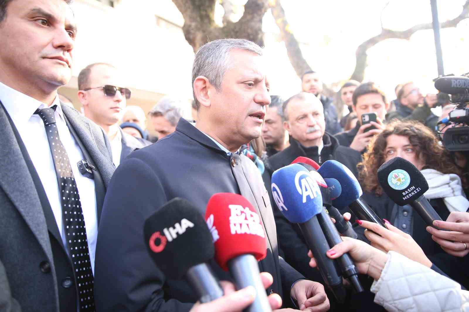 Chp Genel Başkanı Özel: “(Dem Partinin Mhpyi Ziyareti) Ak Partinin Bir Kenarda Durduğu, Sürecin Mhp Üzerinden Yürütülmesini De Doğru Bulmuyoruz”