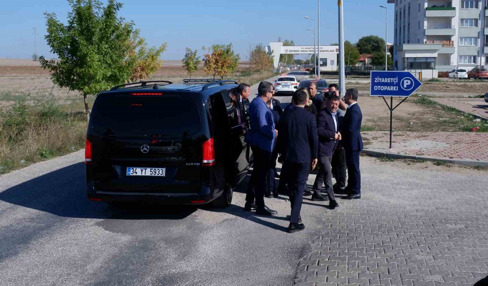 Chp Lideri Özel, Demirtaşı Cezaevinde Ziyaret Ediyor