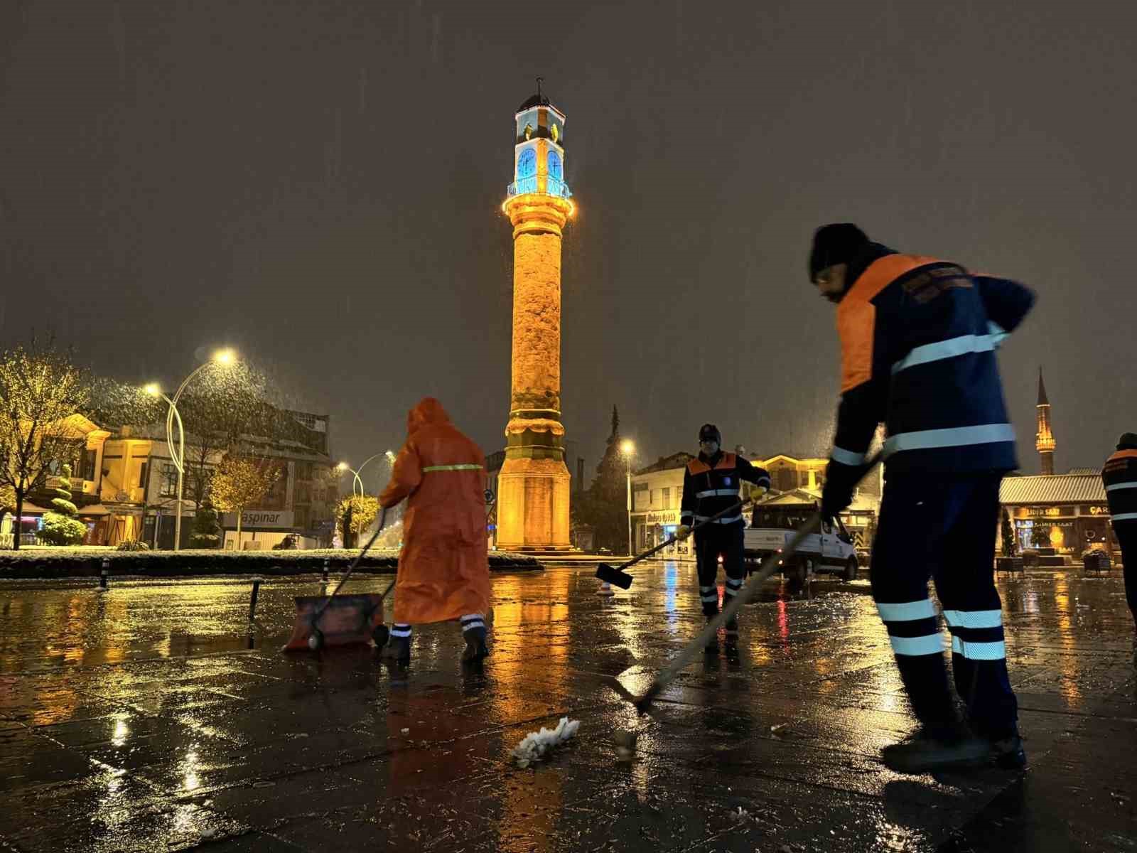 Çorum Belediyesinden Kar Mesaisi