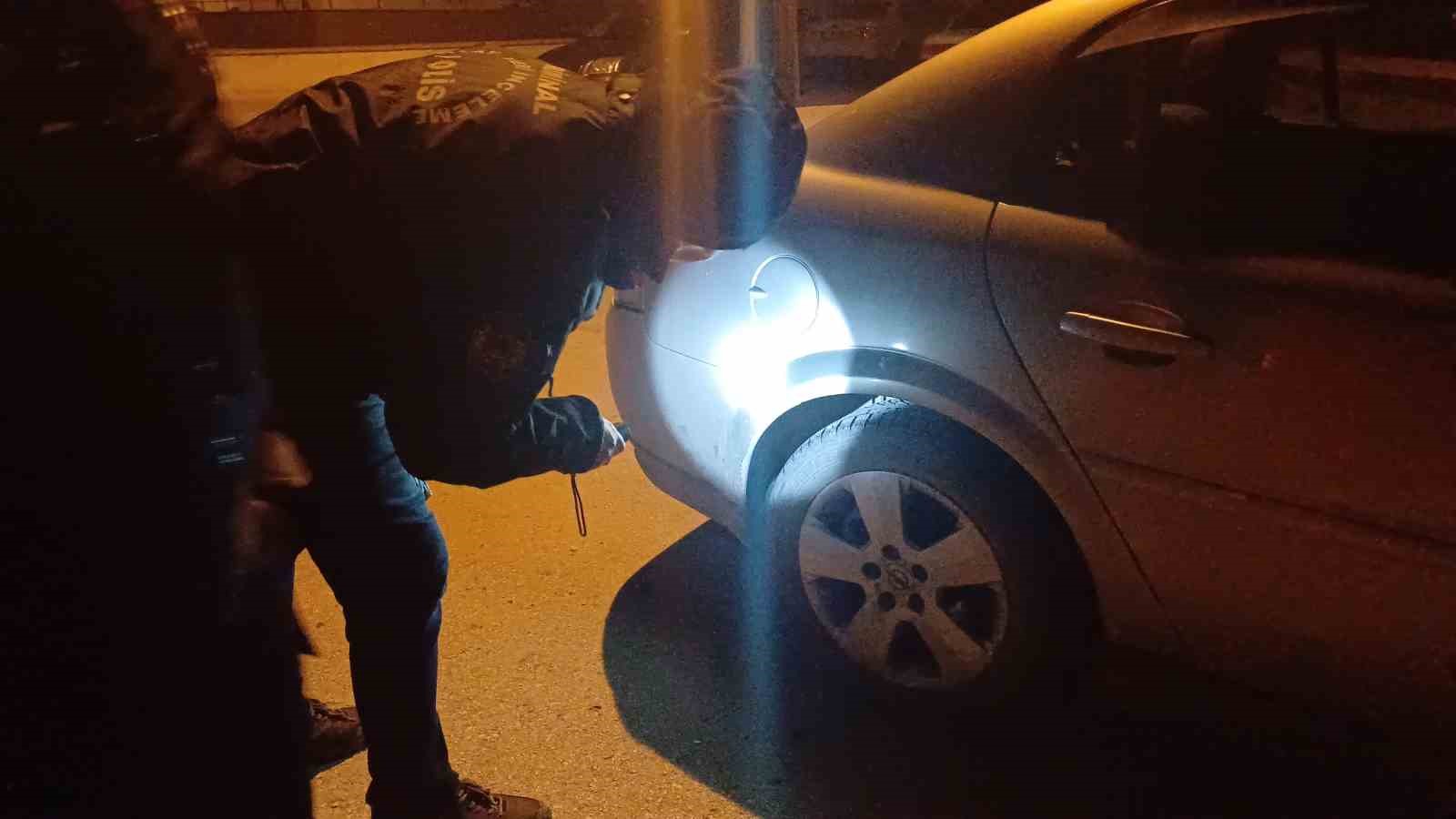 Çorumda Park Halindeki Araç Kurşunlandı, Polis Ekipleri Harekete Geçti