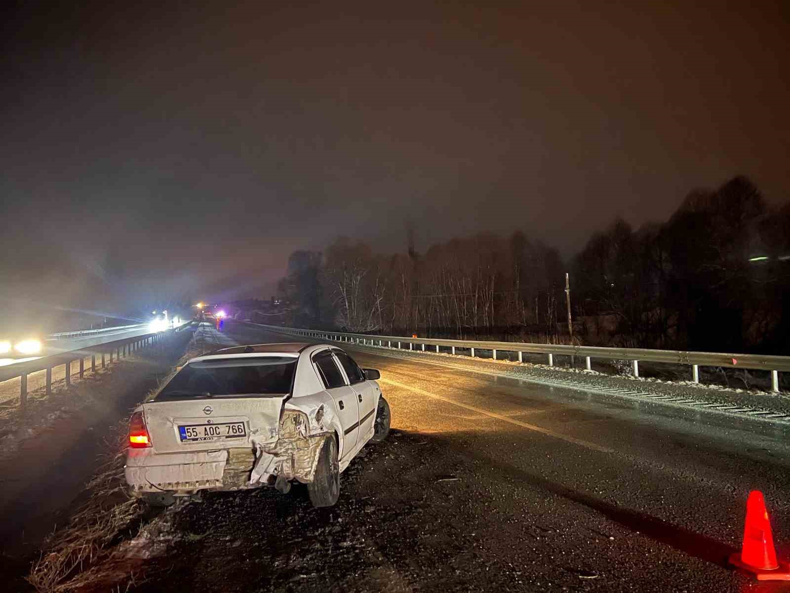 Çorumdaki İki Ayrı Trafik Kazasında 3 Kişi Yaralandı