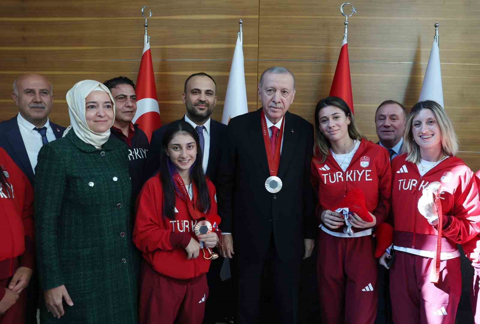 Cumhurbaşkanı Erdoğan, Türkiye Milli Paralimpik Takımını Kabul Etti