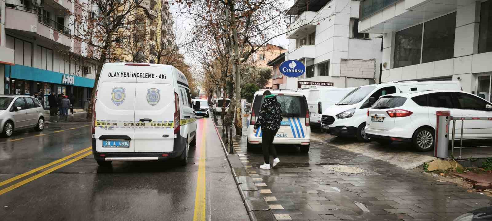 Denizlide 6. Kattan Kendisini Aşağıya Bırakan Genç Hayatını Kaybetti