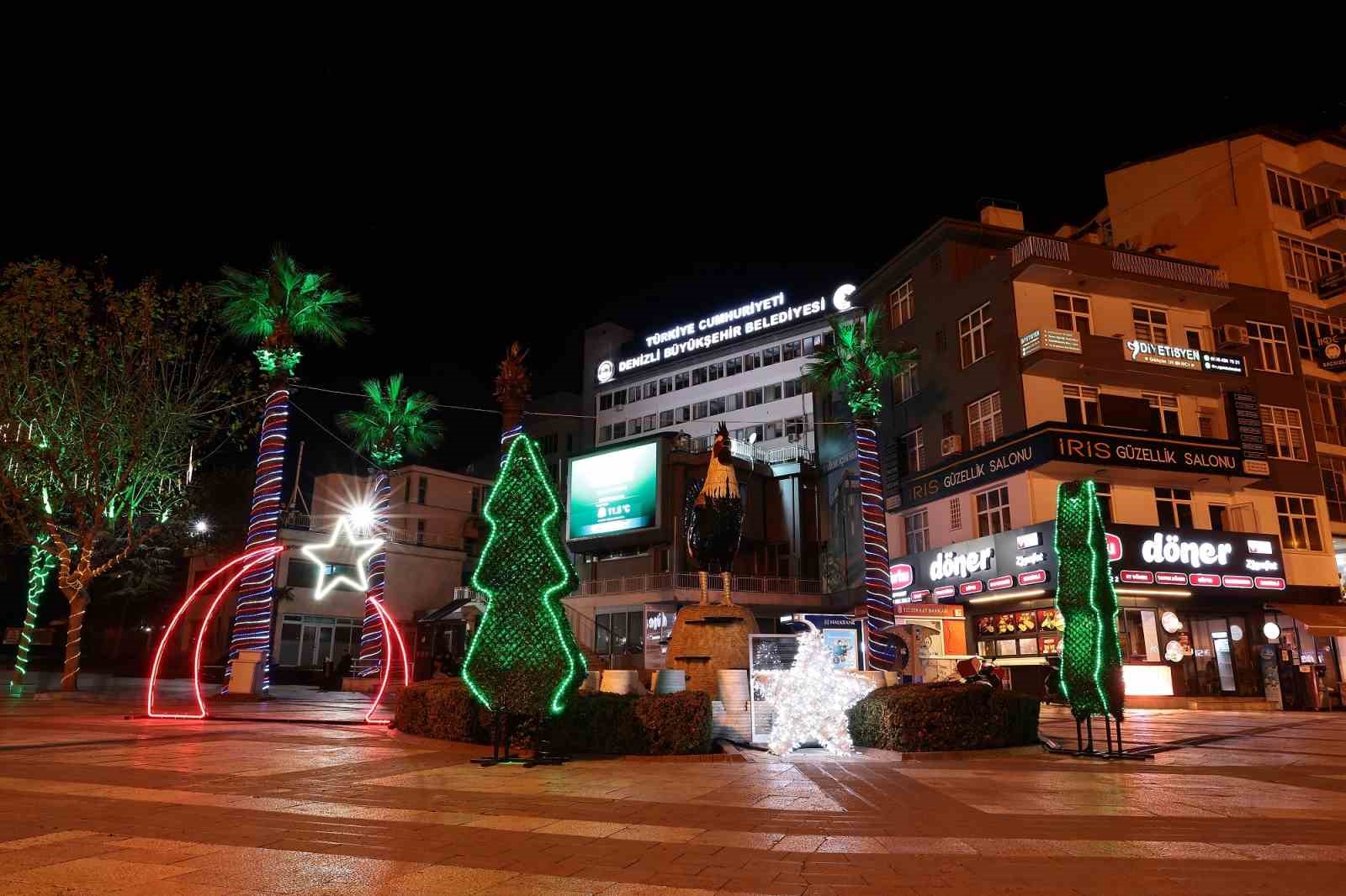 Denizlide Cadde Ve Sokaklar Yeni Yılı Işıl Işıl Karşılıyor