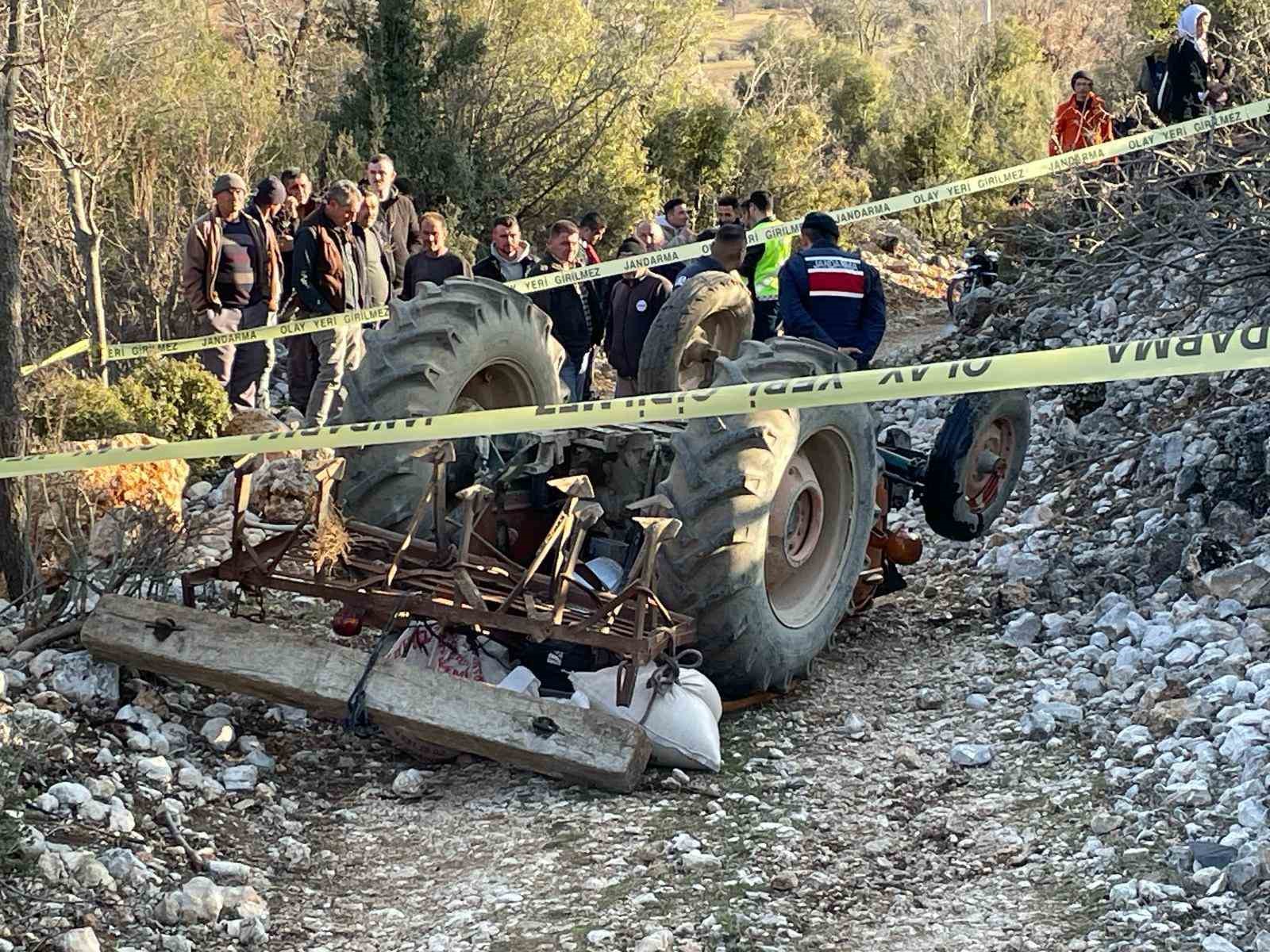 Devrilen Traktörün Altında Kalan Yaşlı Adam Hayatını Kaybetti