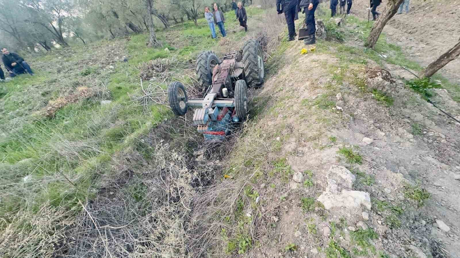 Devrilen Traktörünün Altında Hayatını Kaybetti