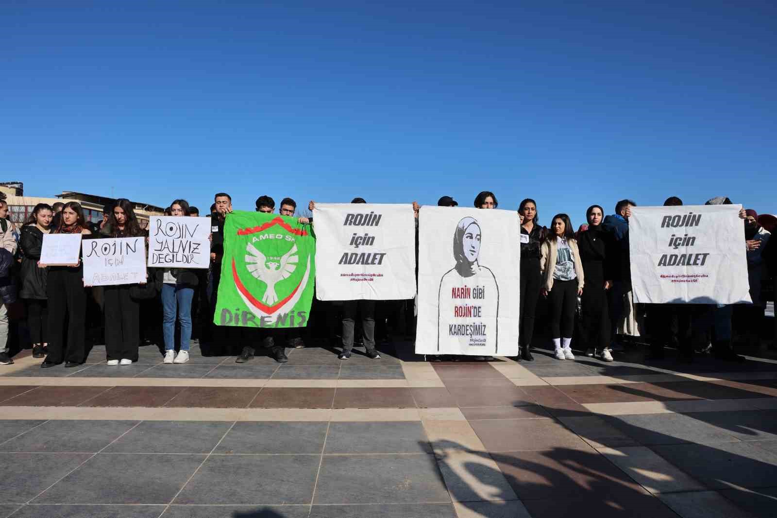 Diyarbakırda Üniversite Öğrencileri Ve Rojin Kabaişin Babası “Adalet” Çağrısında Bulundu