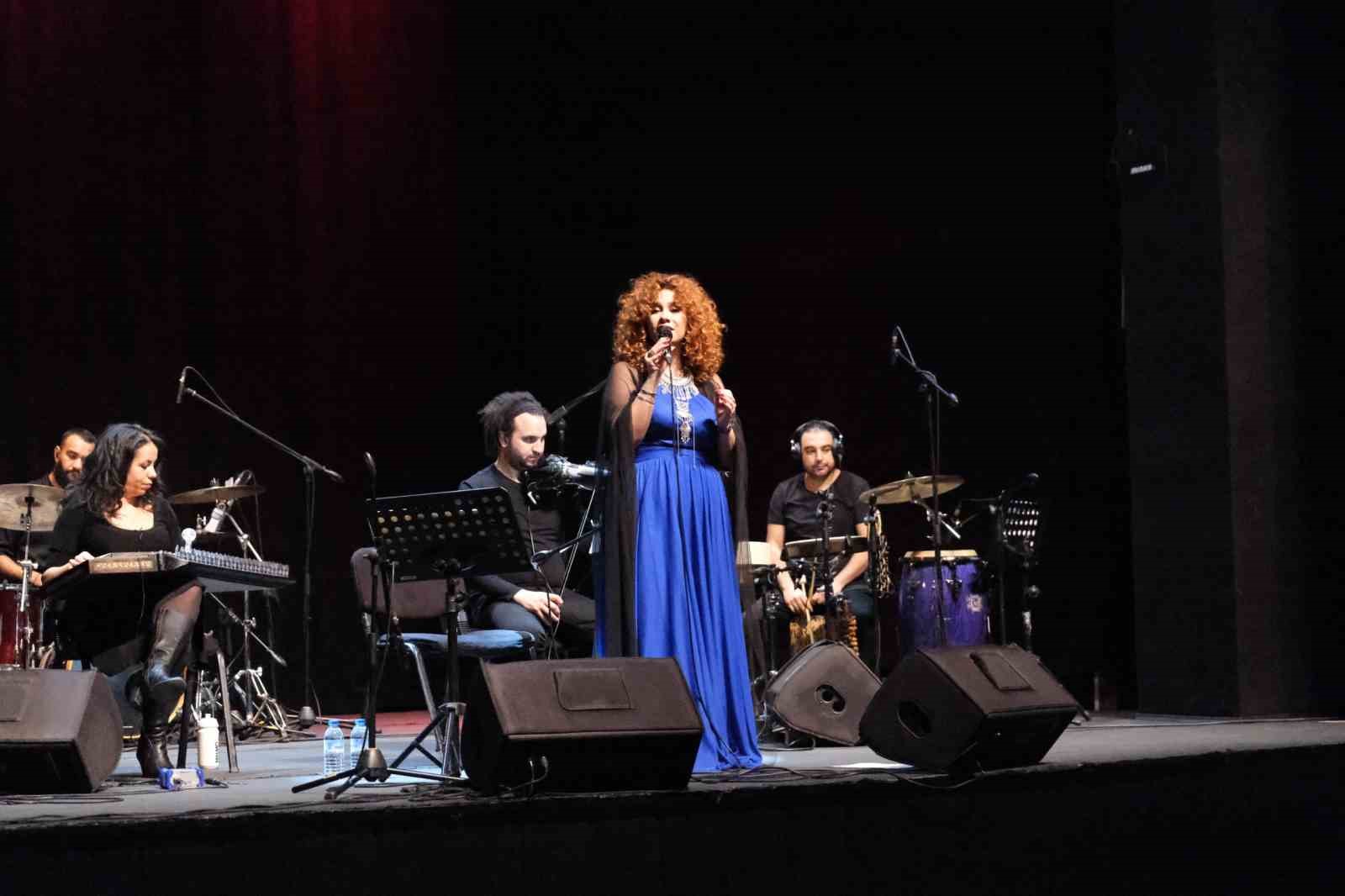 Dünya Sesleri Bursada Konserleri Lena Chamamyan İle Başladı