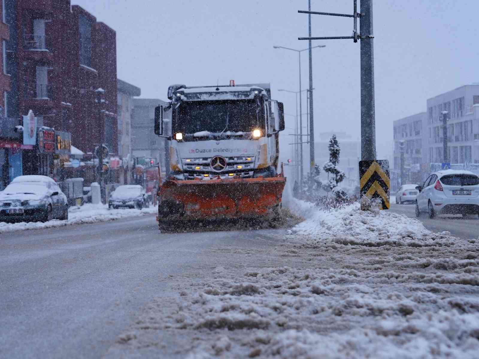 Düzcede 148 Personel, 53 Araç Aralıksız Çalışıyor