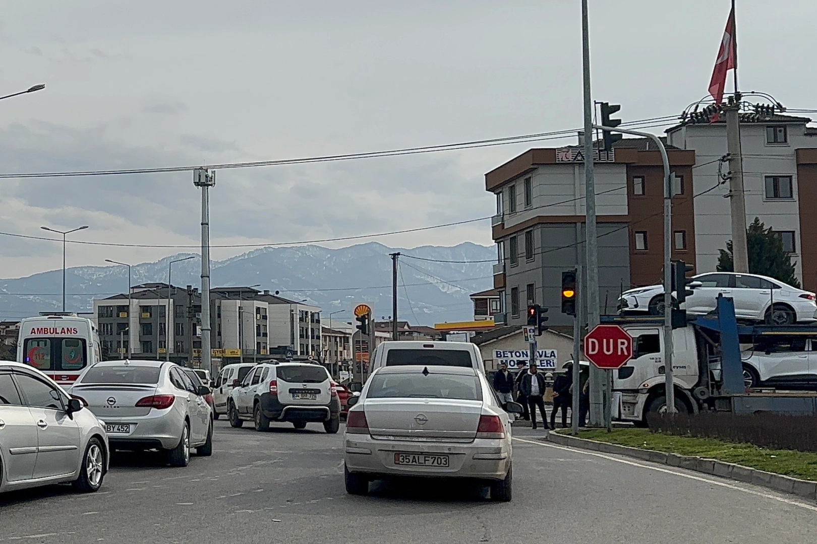 Düzce'de ışıklarda kaza: 1 yaralı