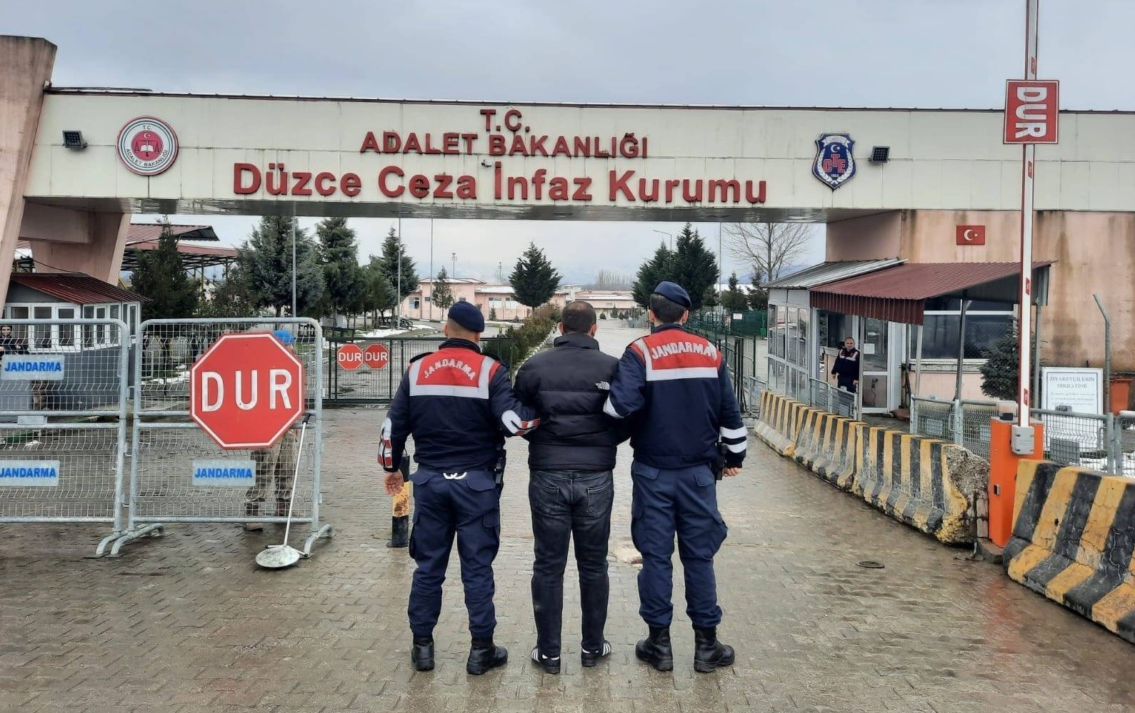 Düzcede Son 1 Haftada 60 Aranan Şahıs Yakalandı