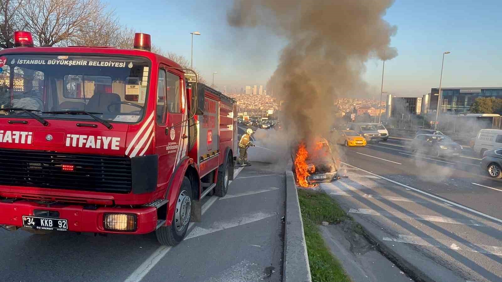 E-5Te Seyir Halindeki Araç Alevlere Teslim Oldu