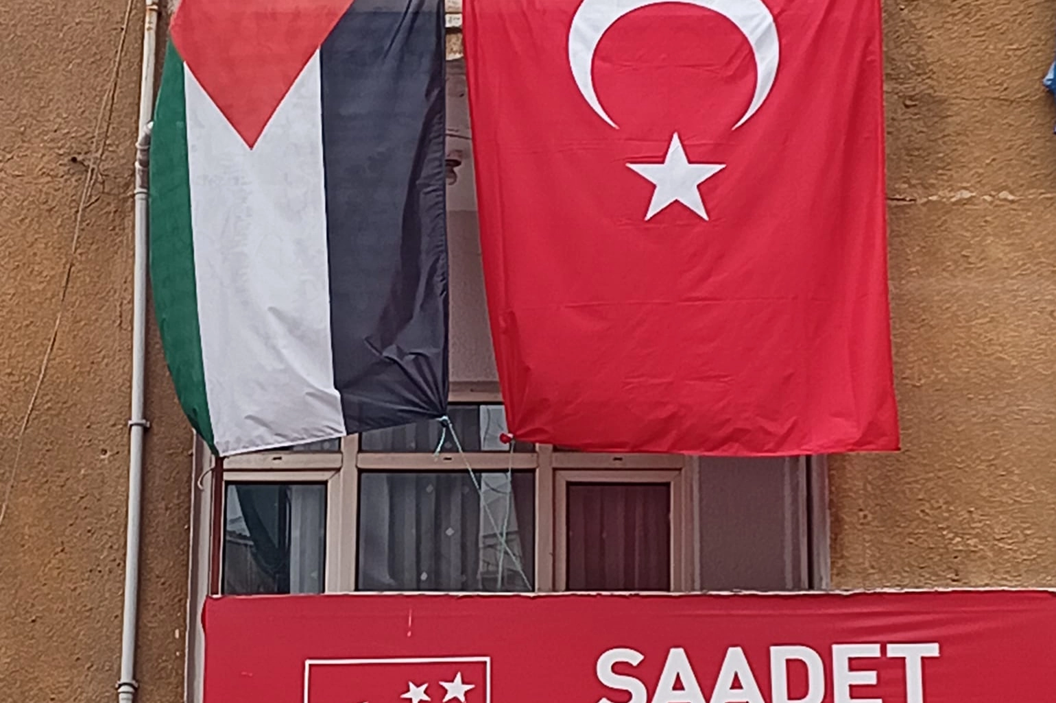 Edirne Keşan'da SP, Filistin bayrağı astı!