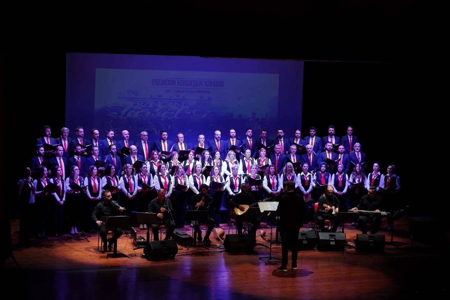 Erzincan Kardeşlik Korosu, İlk İl Dışı Konserini İstanbulda Verdi