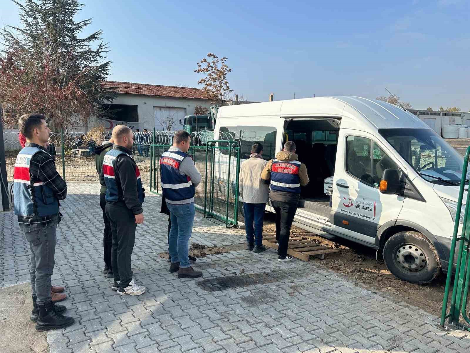 Eskişehirde 44 Düzensiz Göçmen Hakkında 1 Milyon 4 Bin 696 Tl Ceza Yazıldı