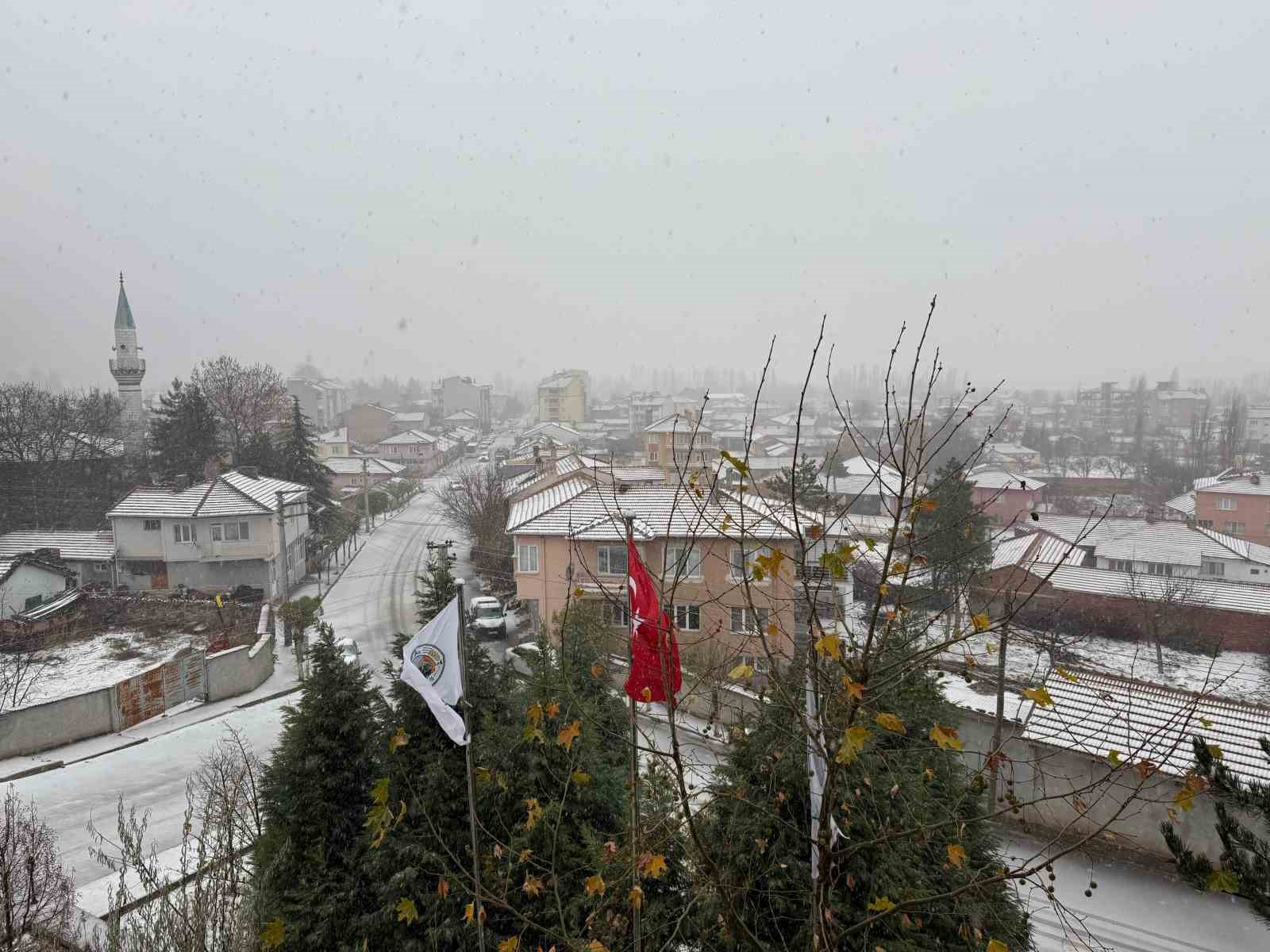 Eskişehirde Kış Mevsiminin İlk Kar Yağışı Başladı