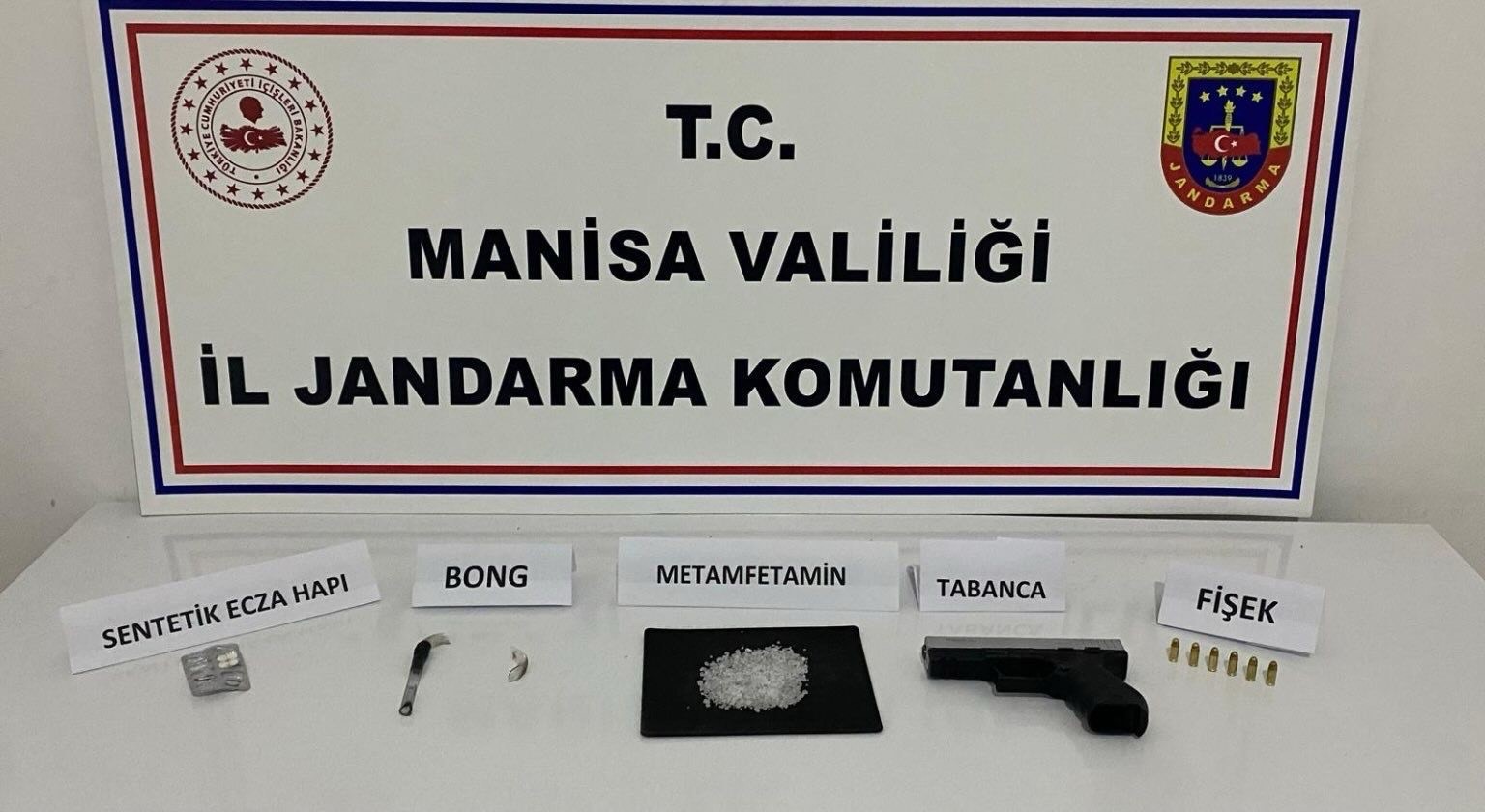 Evinde Uyuşturucu Maddelerle Yakalandı