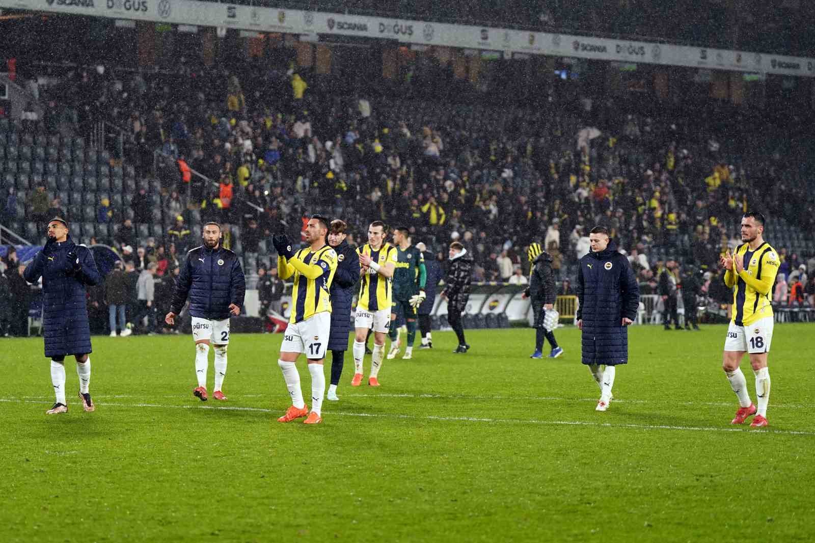 Fenerbahçe, Ligde Puan Farkını 4E İndirdi