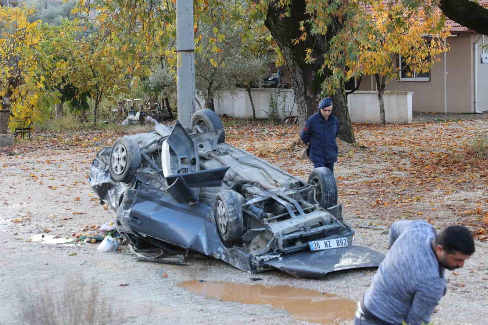 Fiat Tofaş Otomobil Kağıt Gibi Ezildi: 3 Yaralı