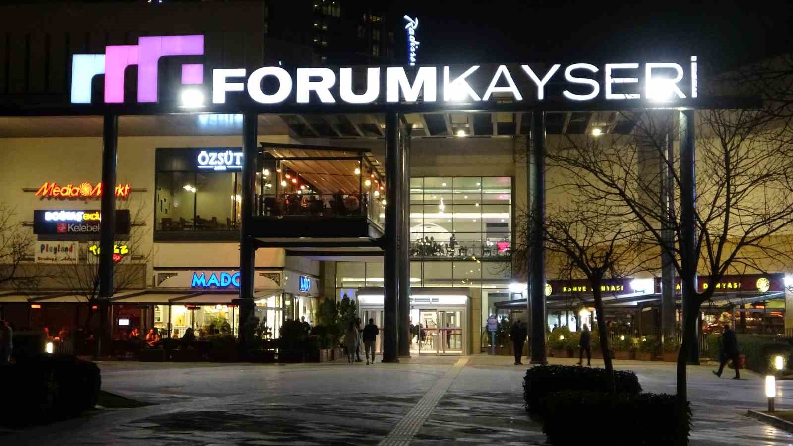 Forum Kayseride 2 Polis Ve 1 Güvenliği Yaralayan Suç Makineleri Yakalandı