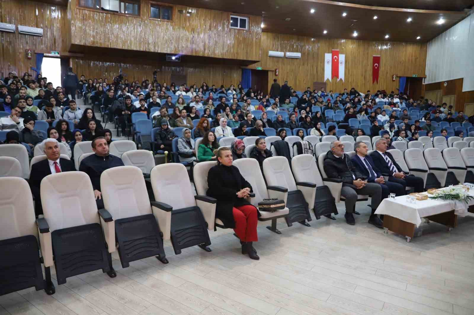 Füde  “Bağımlılık Ve Bağımlılıkla Mücadele” Paneli Düzenlendi