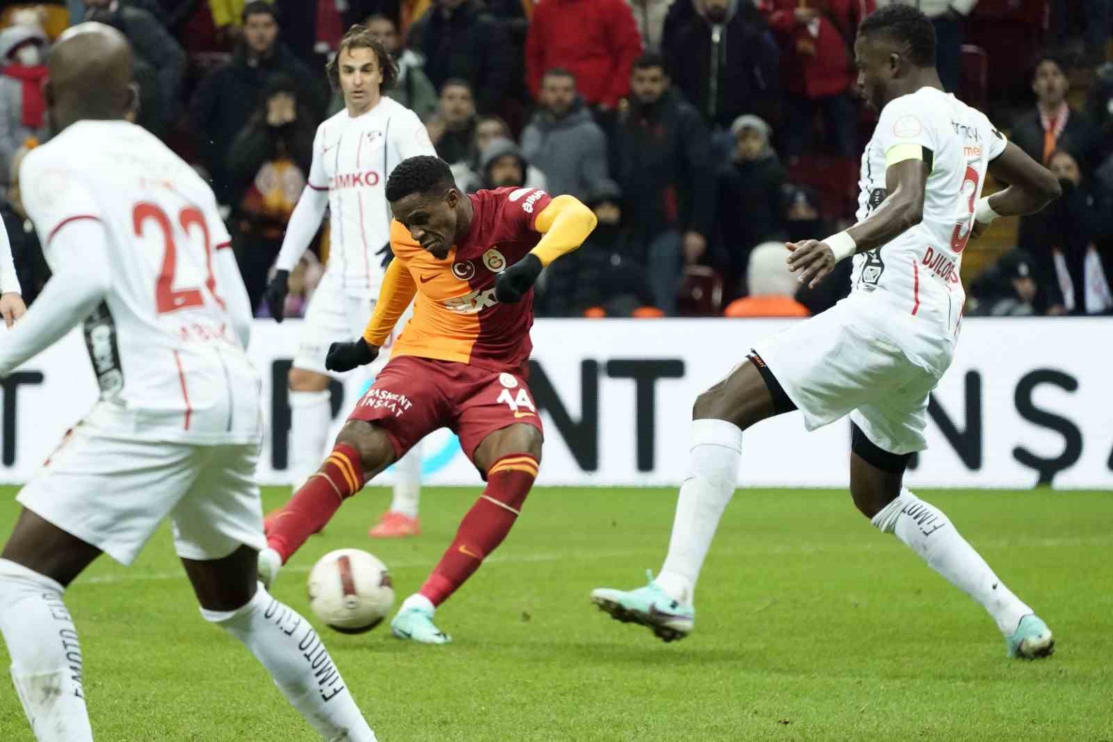 Galatasarayda Wilfried Zaha, Charlotte Fcye Kiralık Olarak Gitti