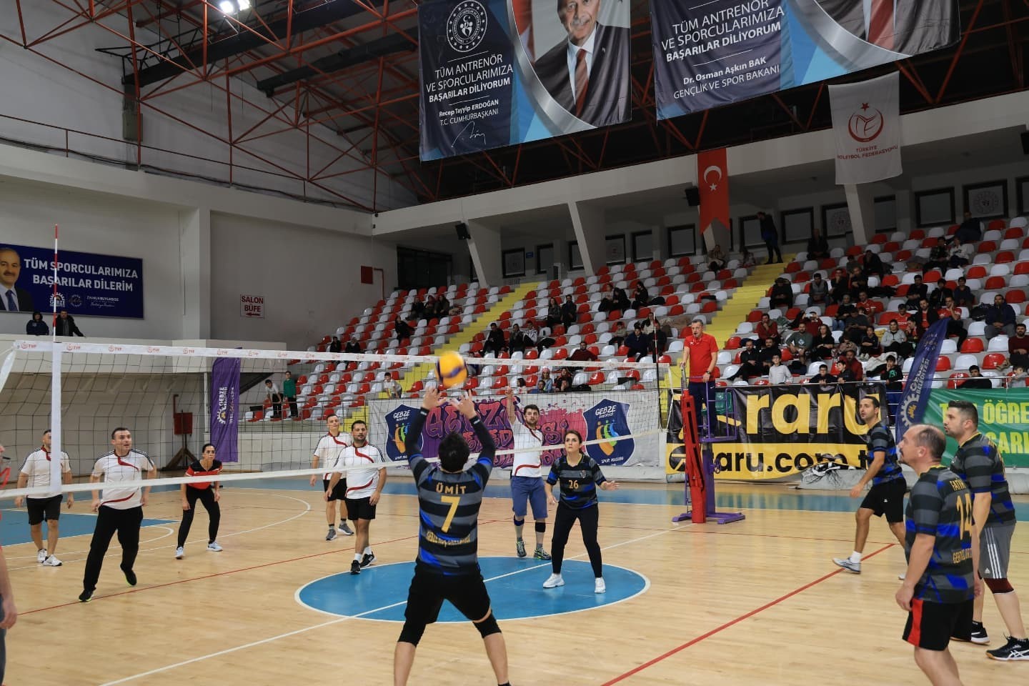 Gebzede Öğretmenler Voleybol Turnuvasında Buluştu