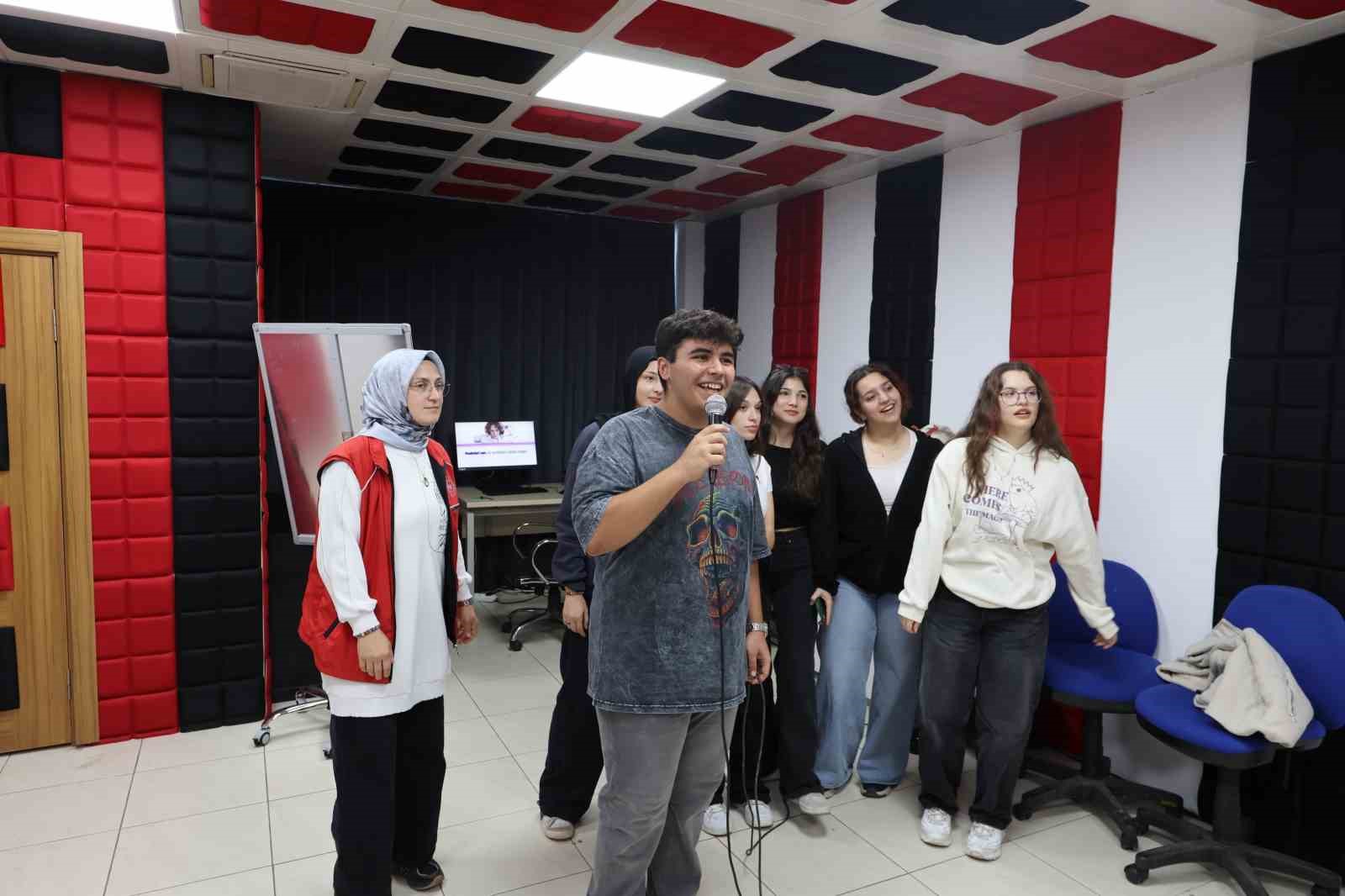 Gençlik Merkezinde Karaoke Sınıfı Açıldı