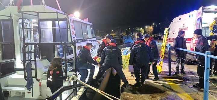 Gökçeadada Rahatsızlanan Vatandaşın Tıbbi Tahliyesi Sahil Güvenlik Ekiplerince Gerçekleştirildi