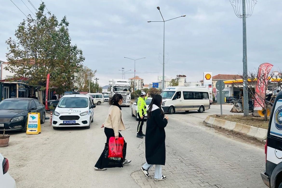 Gölbaşında Yayalara Trafik Eğitimi Verildi