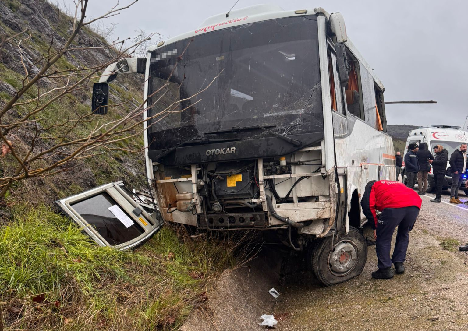 Gönendeki Servis Kazasında 17 Kişi Taburcu Oldu