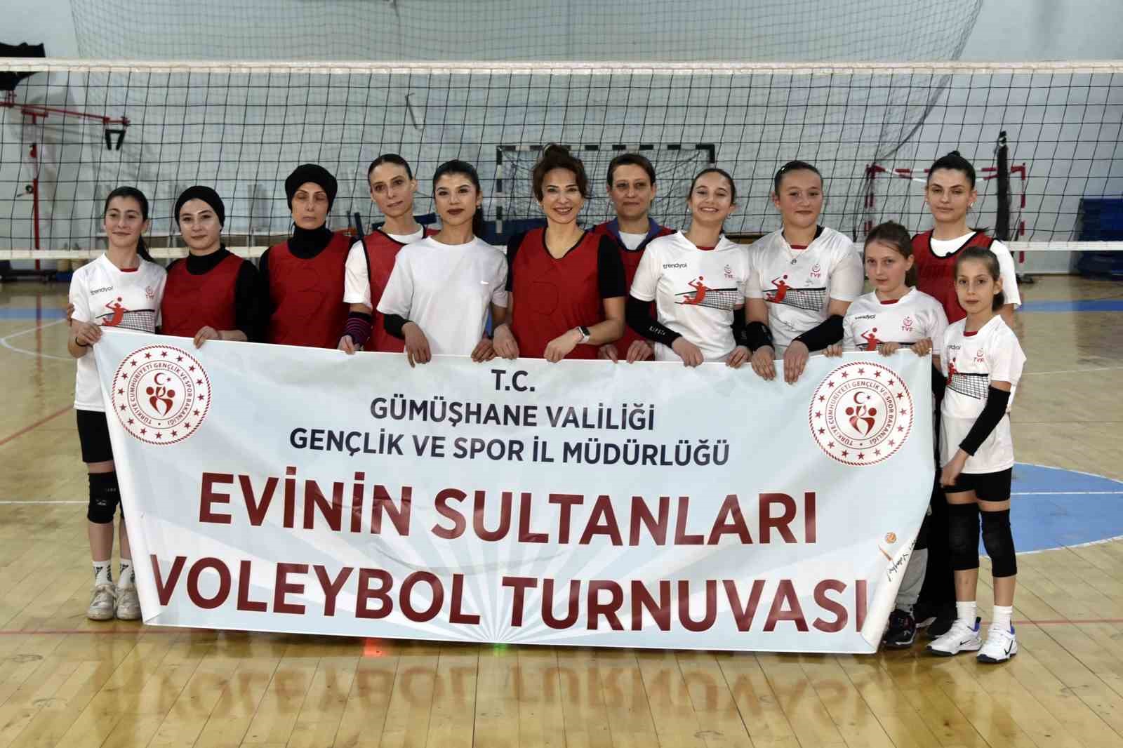 Gümüşhanede Anneler Ve Kızları Voleybol Maçında Karşı Karşıya Geldi