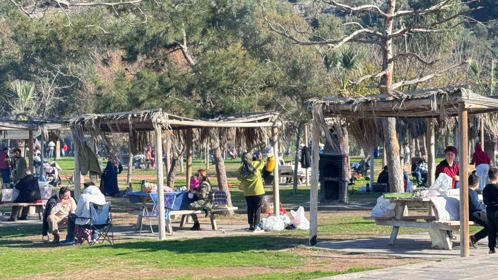 Güneşli Hava Adagölü Doldurdu