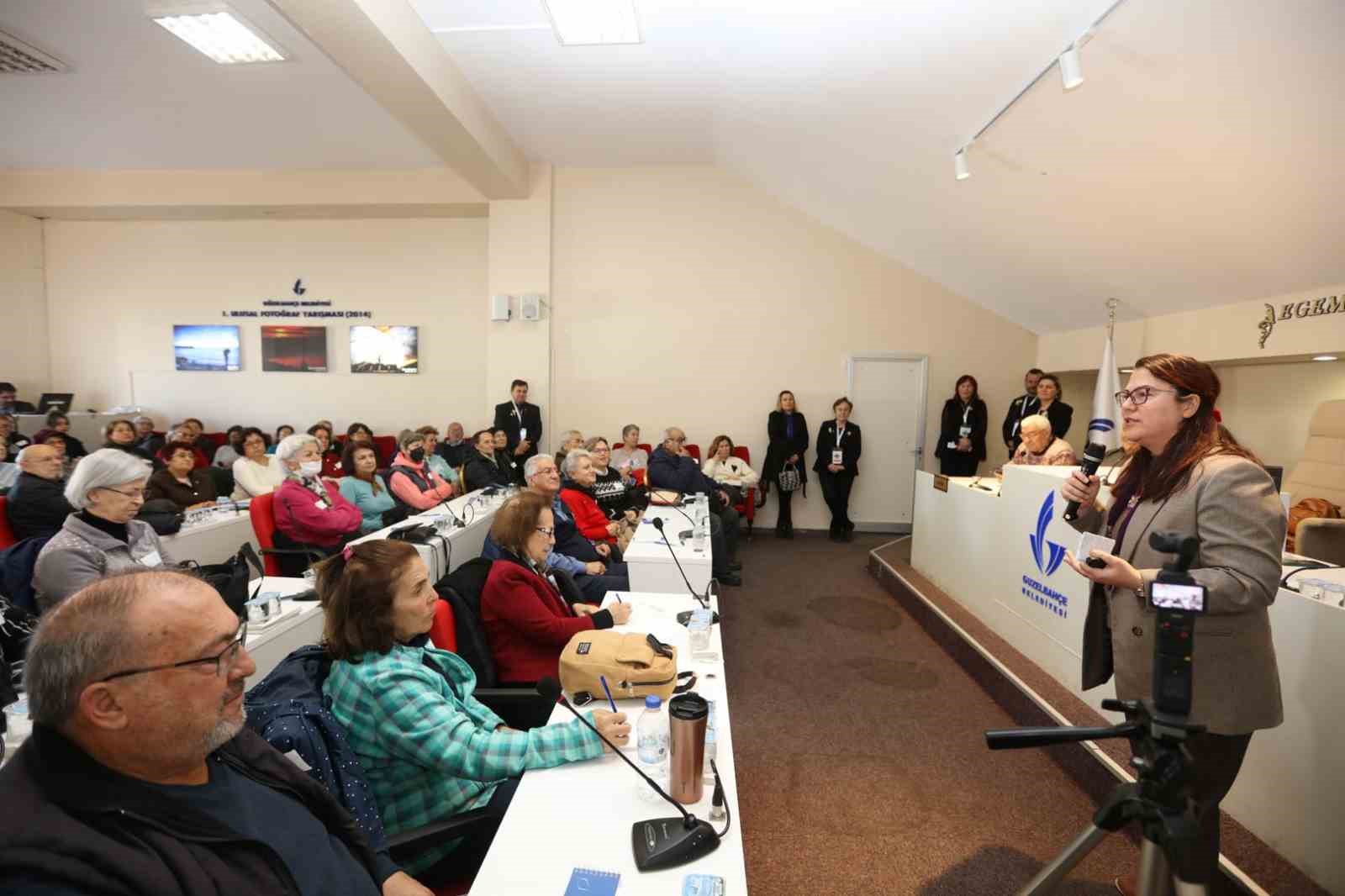 Güzelbahçe 3. Yaş Üniversitesi Eğitimleri Başladı