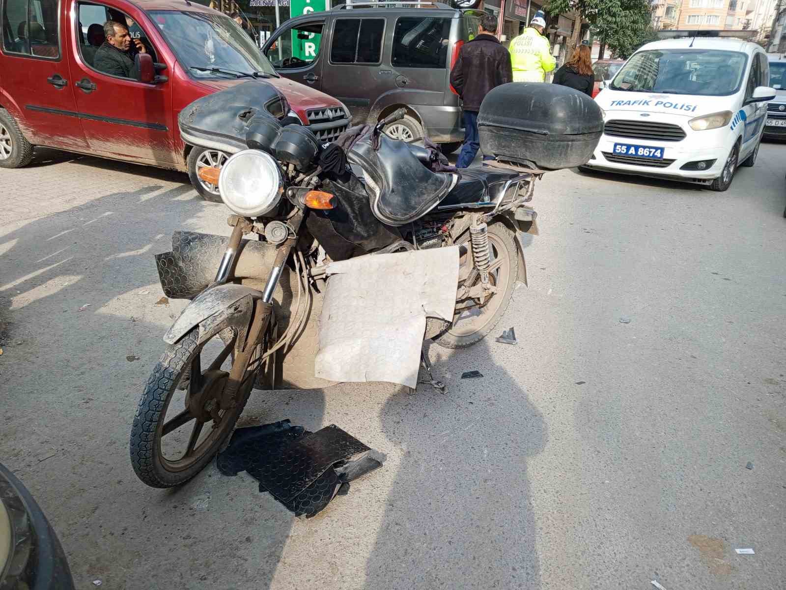 Hafif Ticari Araç İle Motosiklet Çarpıştı: 1 Yaralı