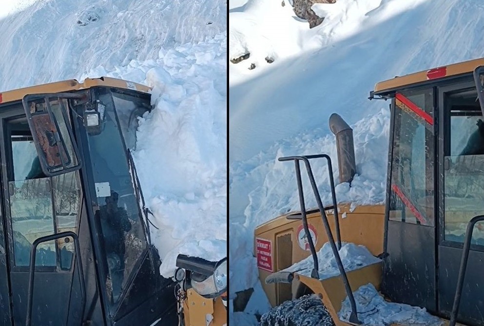 Hakkaride İş Makinesinin Üzerine Çığ Düştü: Operatör Yara Almadan Kurtuldu