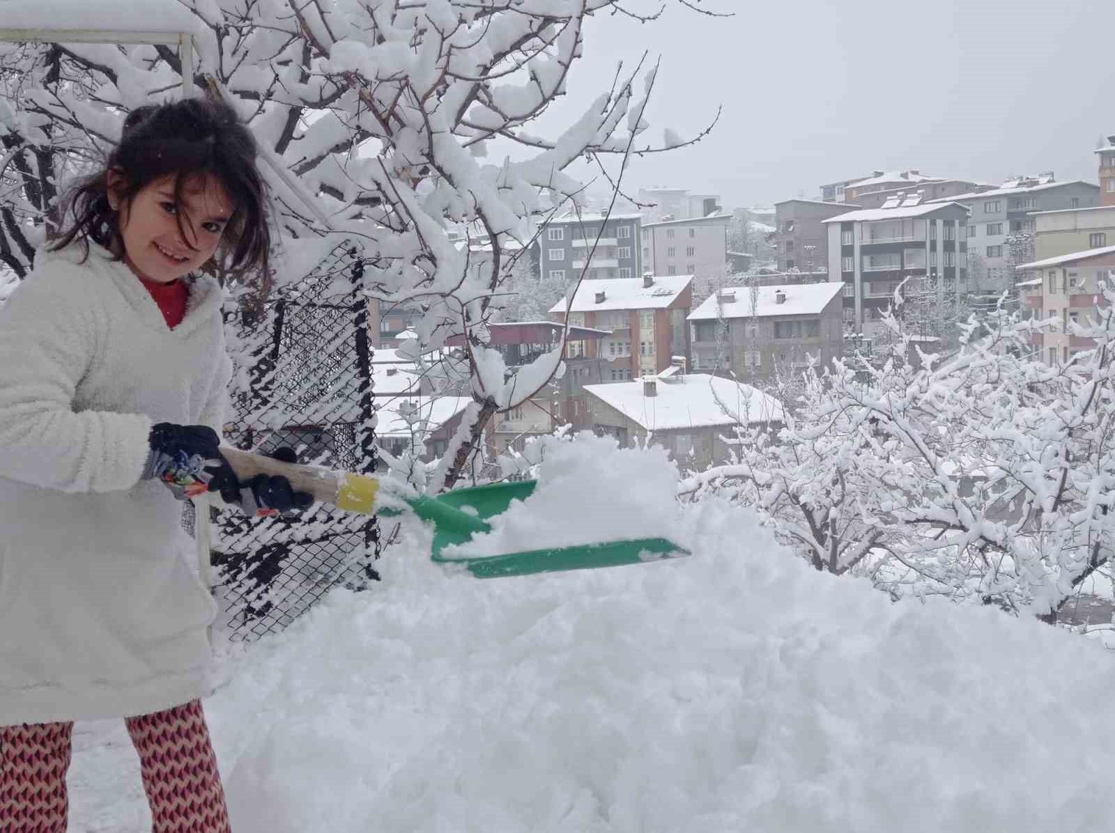 Hakkaride Kartpostallık Kar Manzaraları