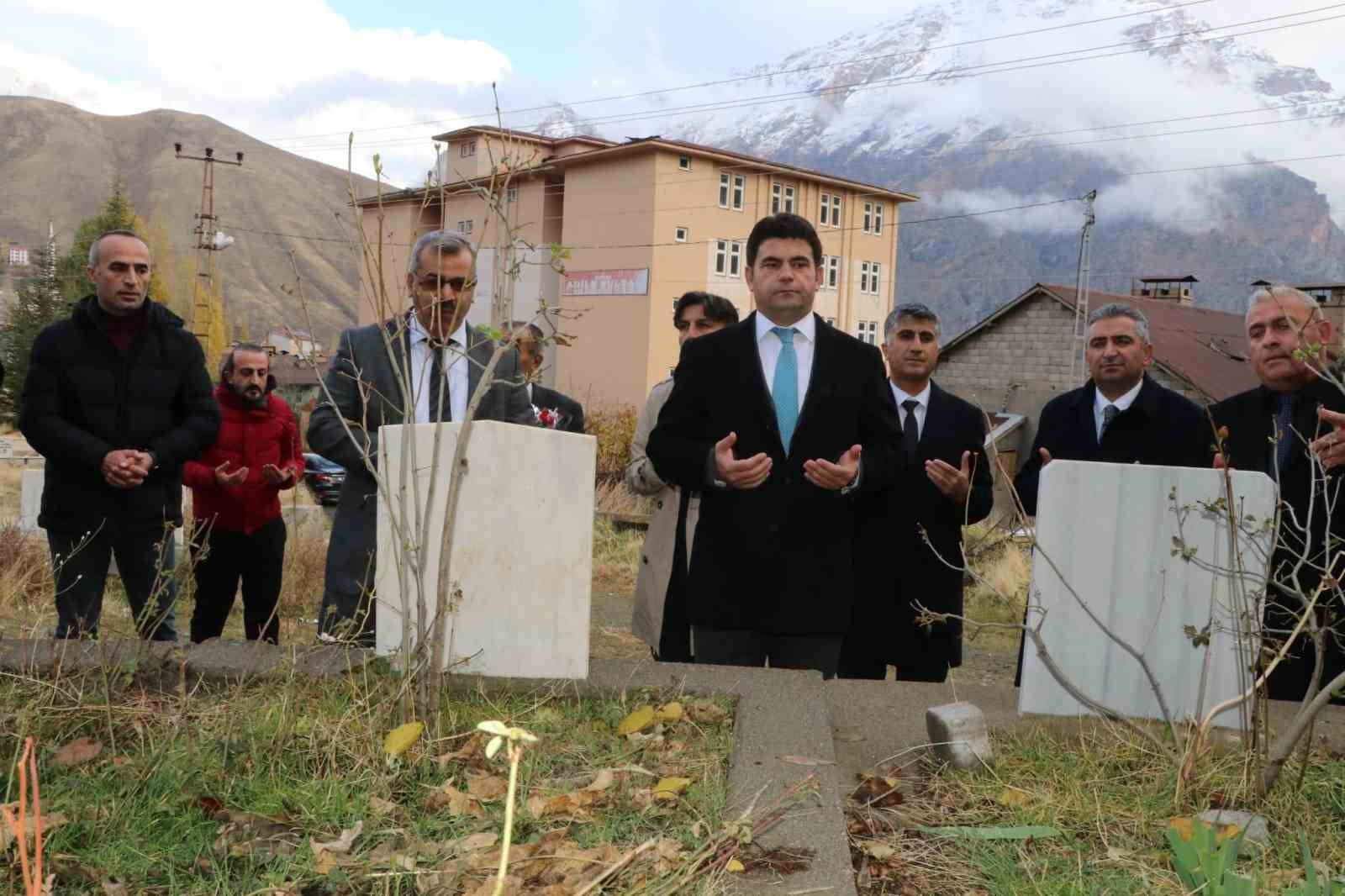 Hakkaride Vefat Eden Öğretmenler Unutulmadı