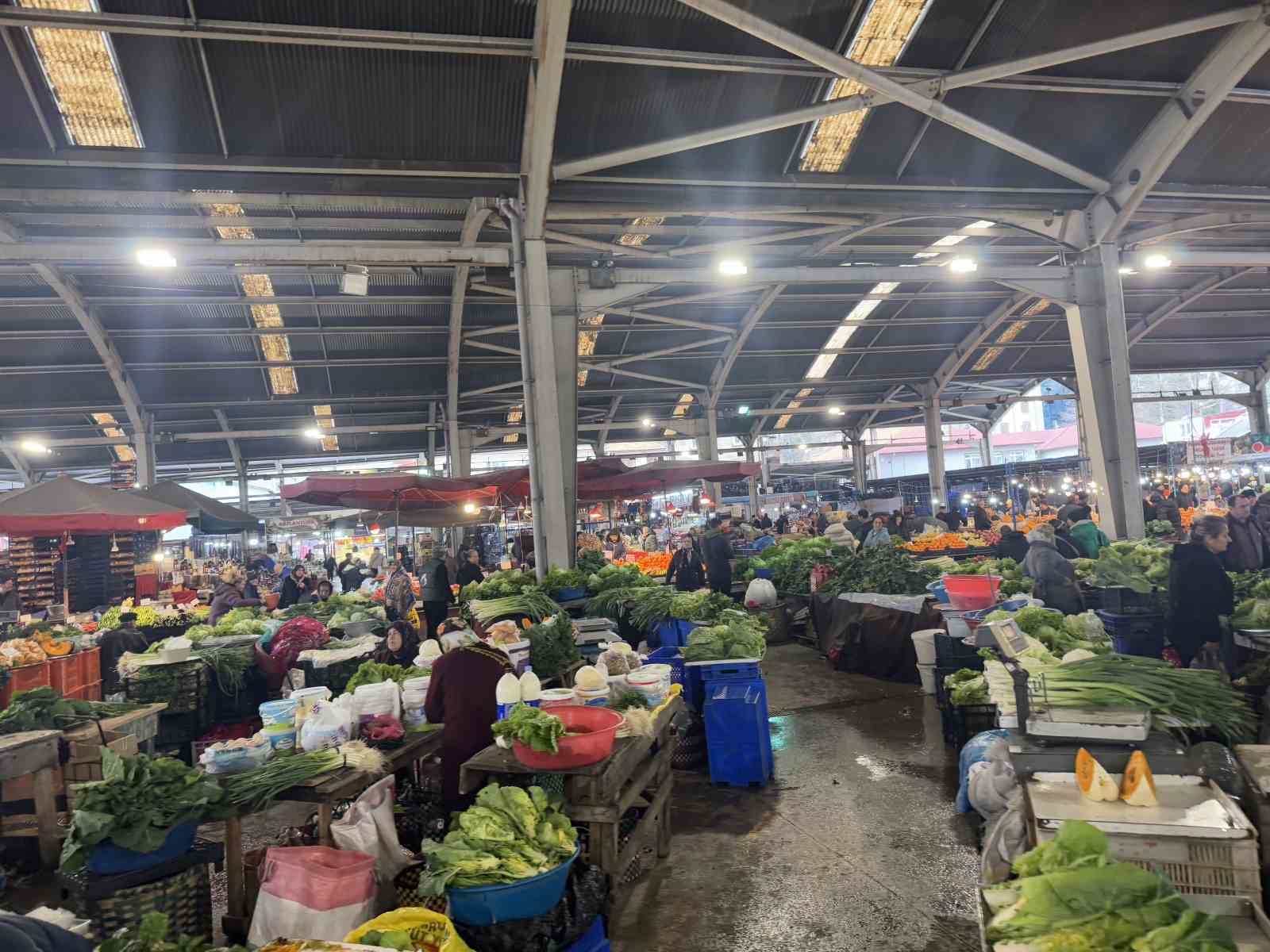 Halk Pazarına Yoğun İlgi