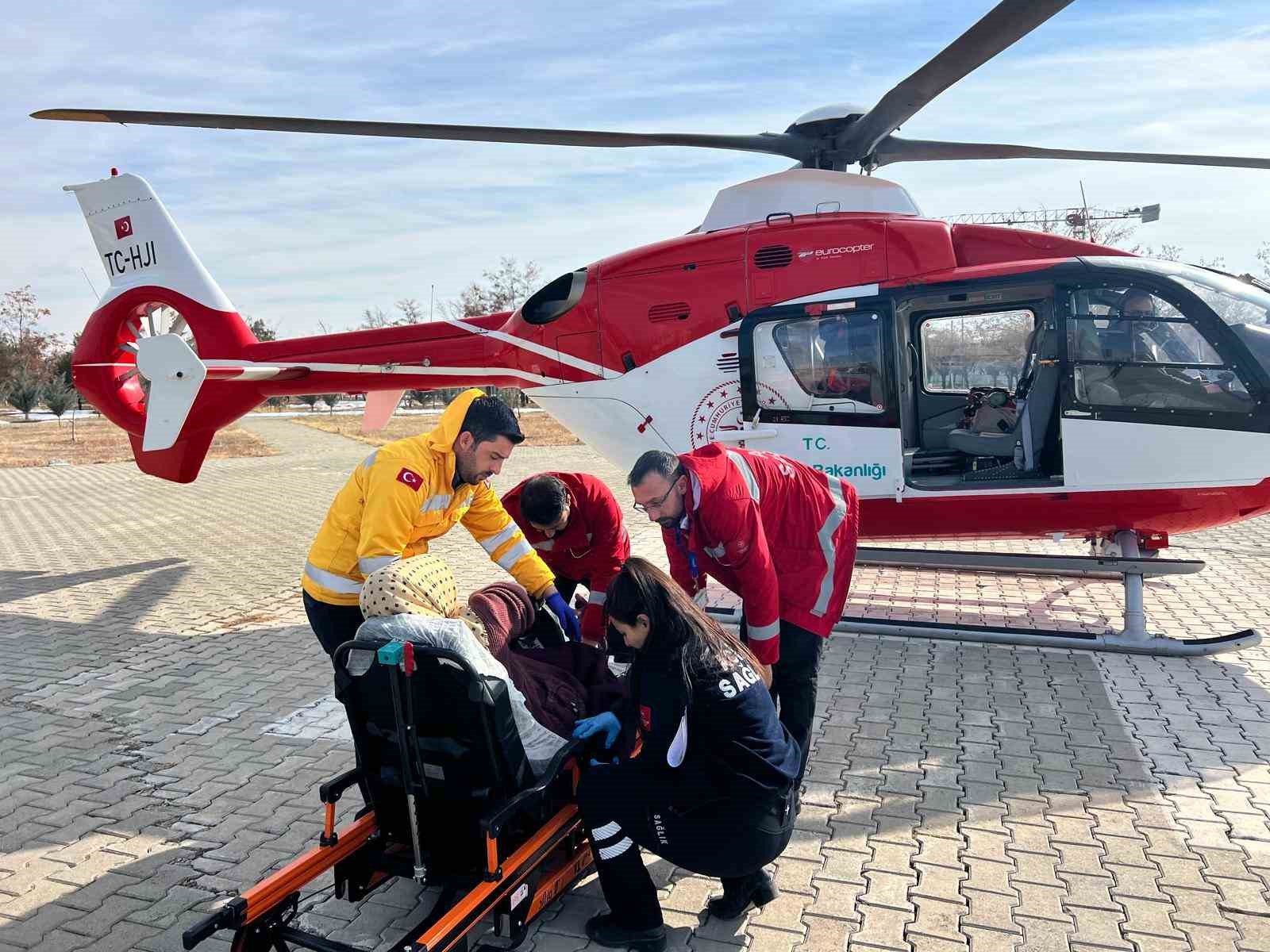 Hamile Kadın Ambulans Helikopter İle Vana Getirildi