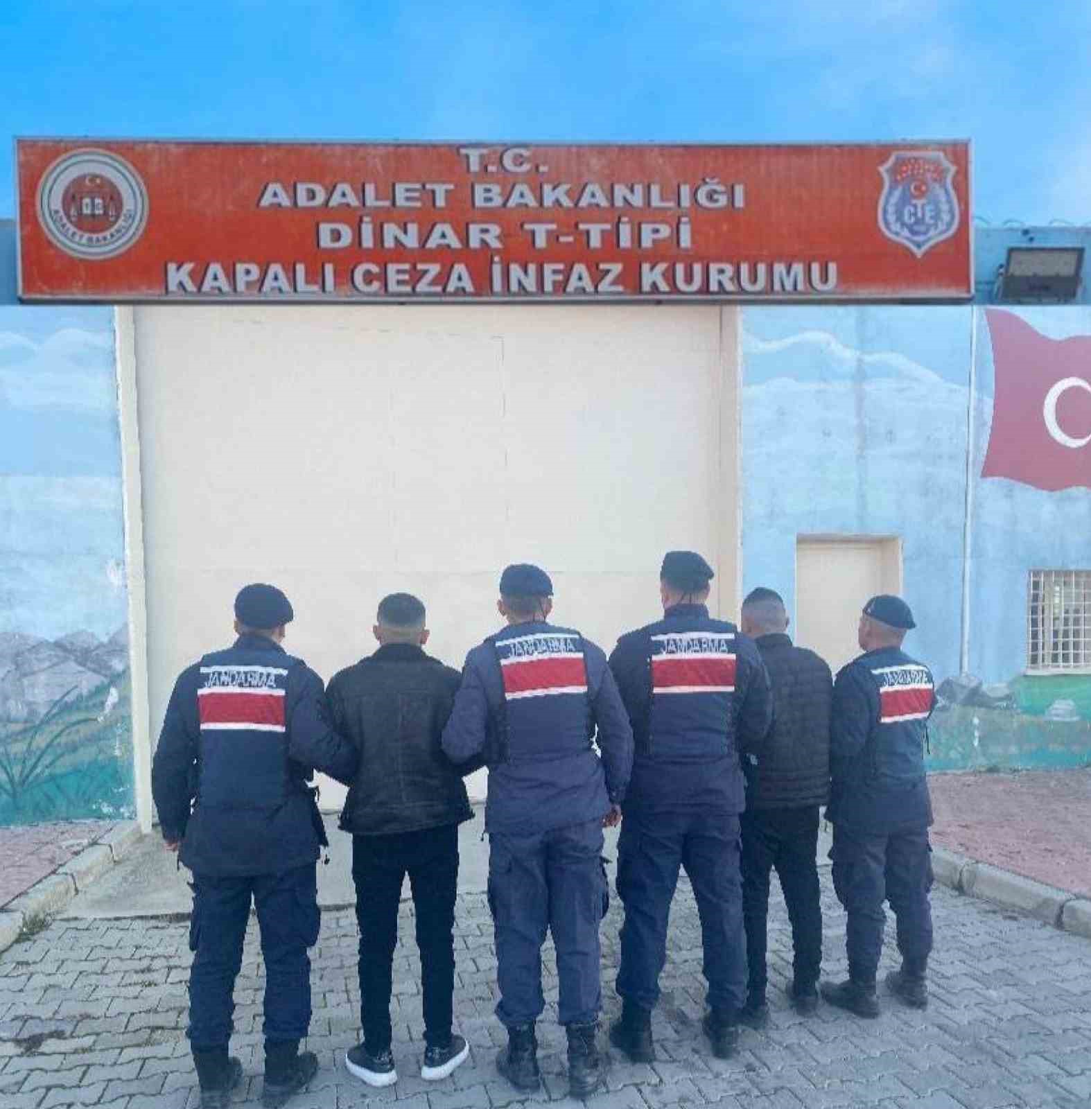 Hapis Cezasıyla Aranan 2 Şahsı Jandarma Yakaladı