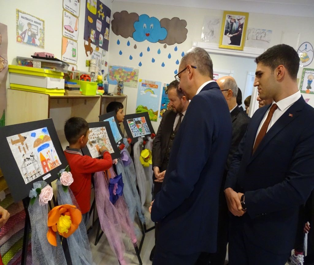 Havran Temaşalık İlkokulunda Çocuk Gözüyle Filistin Resim Sergisi Açıldı