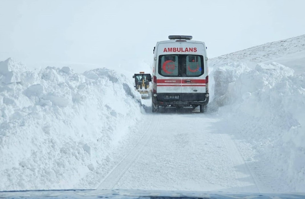 Hayvanından Tekme Yiyen Vatandaşın İmdadına Jandarma Yetişti