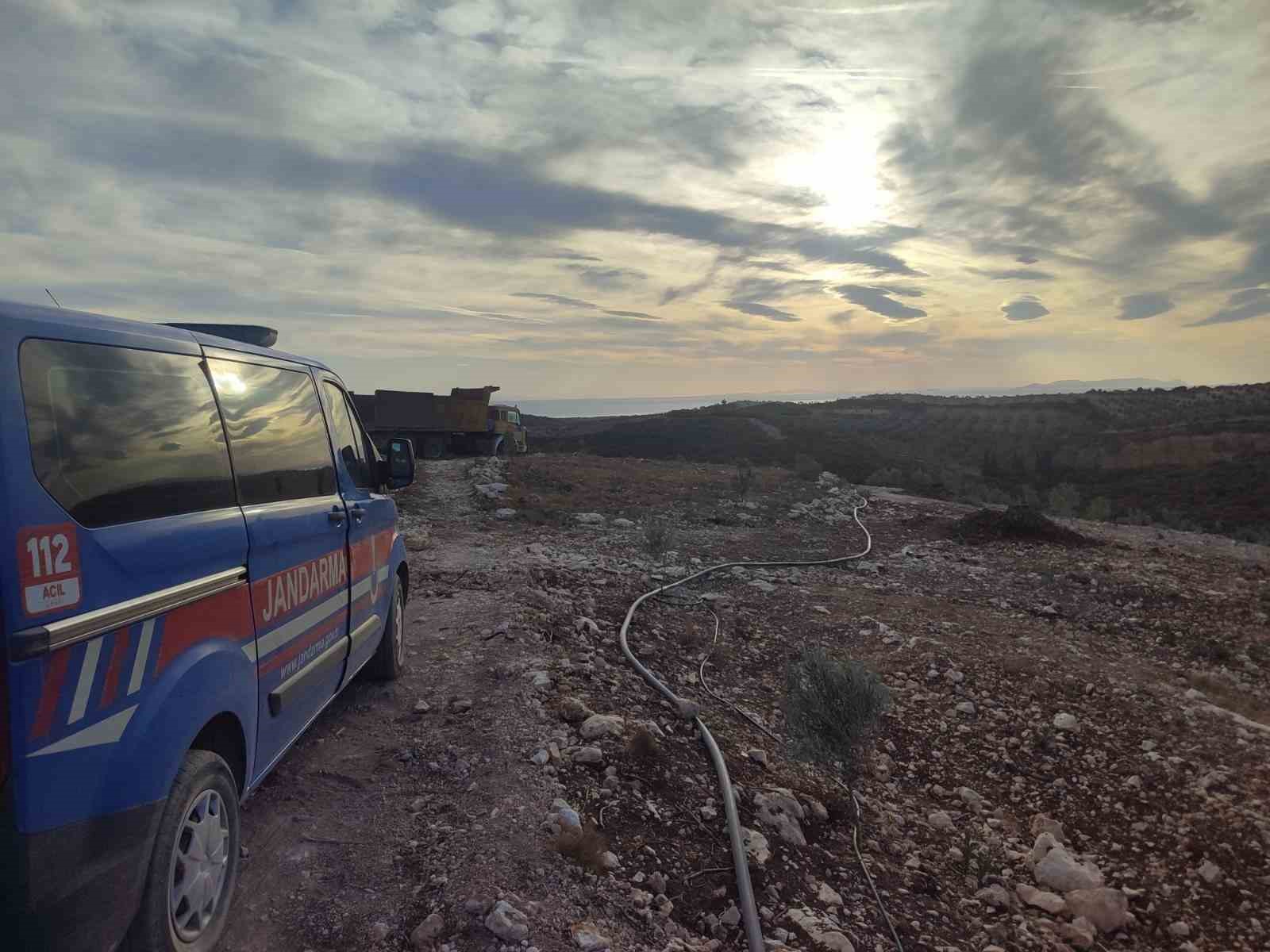 Hazine Arazisinde İzinsiz Yer Açan Şahıslar Jandarmaya Takıldı